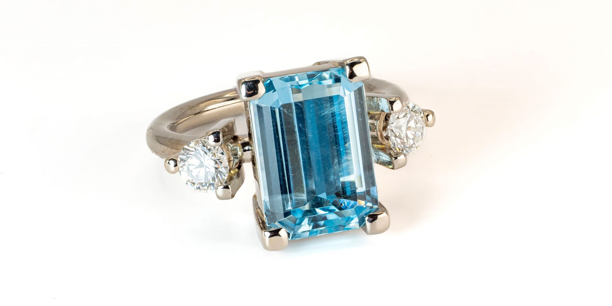 Aquamarin-Ring mit Brillanten