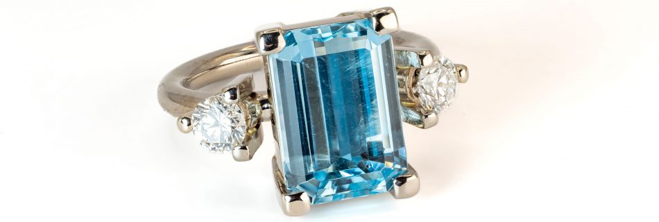 Aquamarin-Ring mit Brillanten